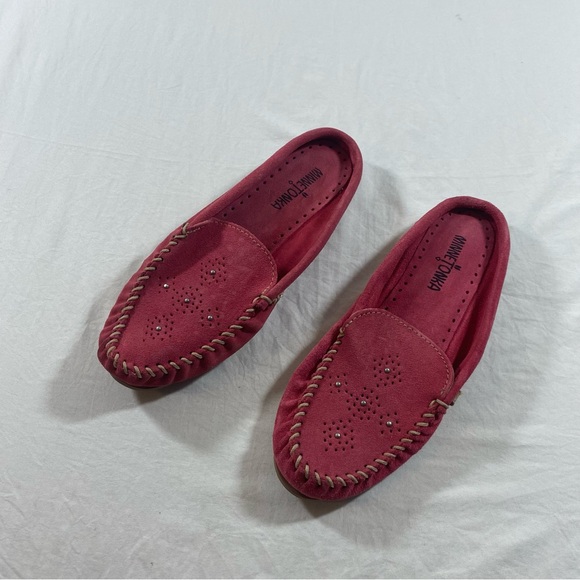 Minnetonka Shoes - Pink Minnetonka Moccasins Leather Suede Women 8.5 Beaded Stitching Slip on